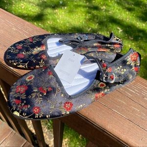 Urban Outfitters flats NWT